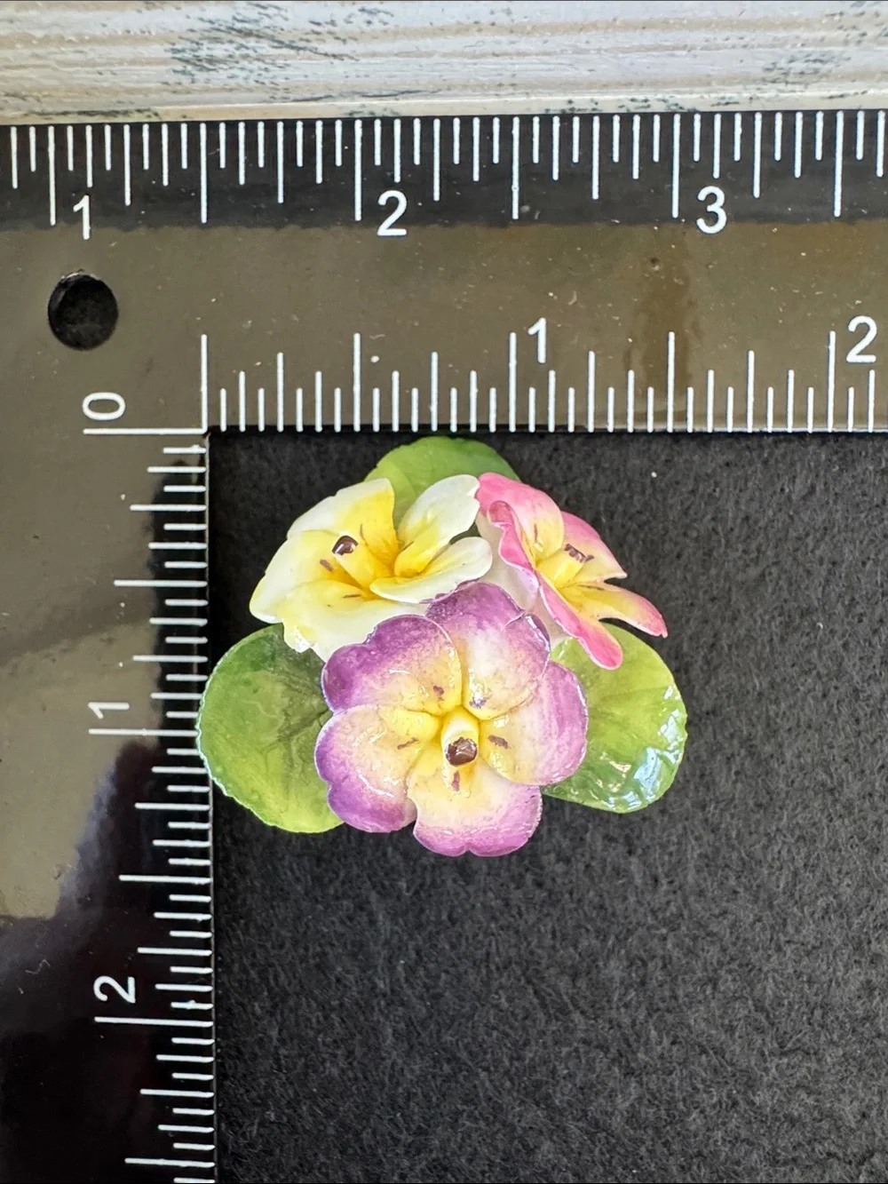 EUC Vintage Cara China Pansy Floral Brooch